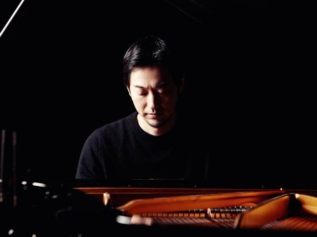 Bilde av Yiruma ved pianoet